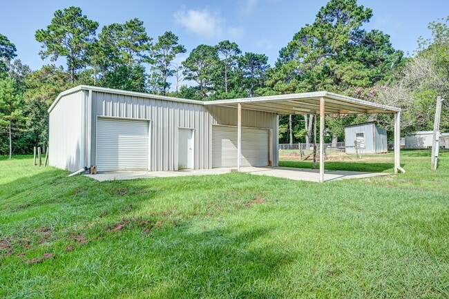 Building Photo - 418 County Rd 643