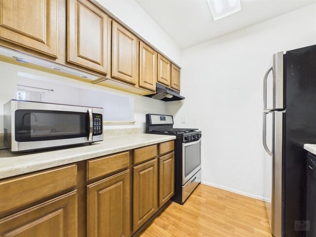 Building Photo - 2425 Ashdale Dr