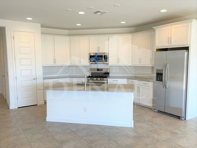 Building Photo - 4622 N 192nd Ln