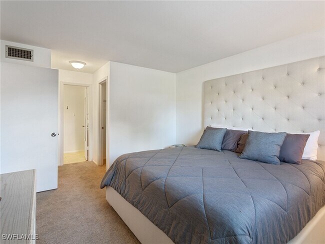 Building Photo - 6300 South Pointe Blvd