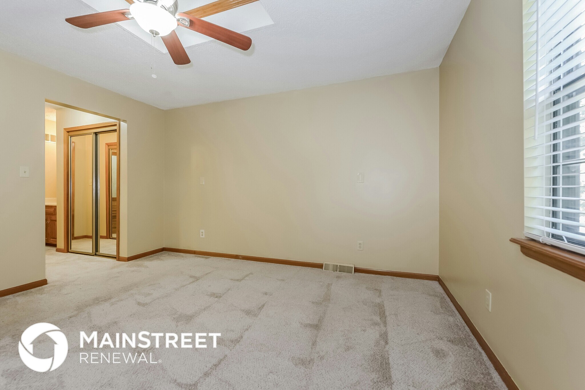 Building Photo - 1139 NE Oak tree Dr