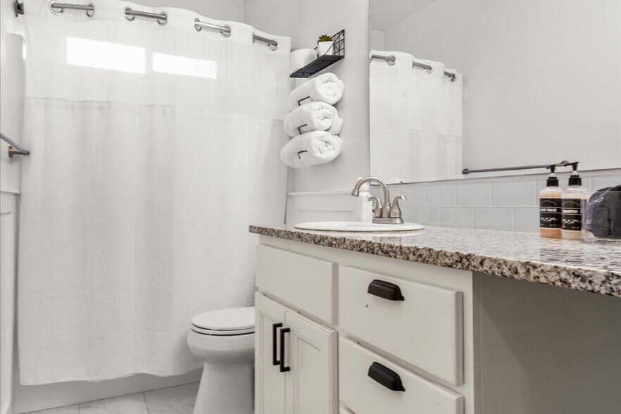 Building Photo - 3962 N McKinley Pk Ave