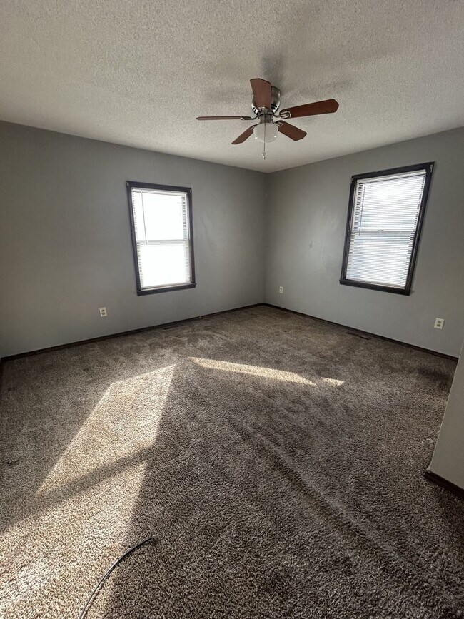 Building Photo - Beautiful 3bd/1ba House - Nice Back Deck!