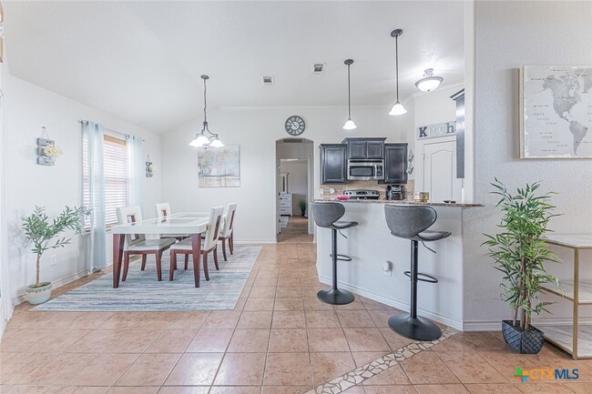 Building Photo - 4011 Salt Fork Dr