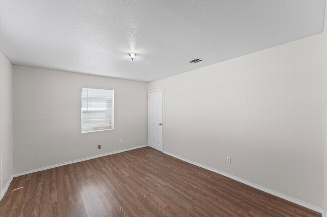Building Photo - 12208 Ormandy St