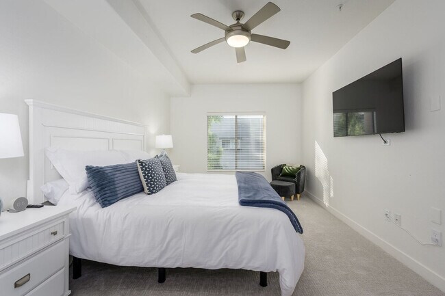 Building Photo - 5450 E Deer Valley Dr