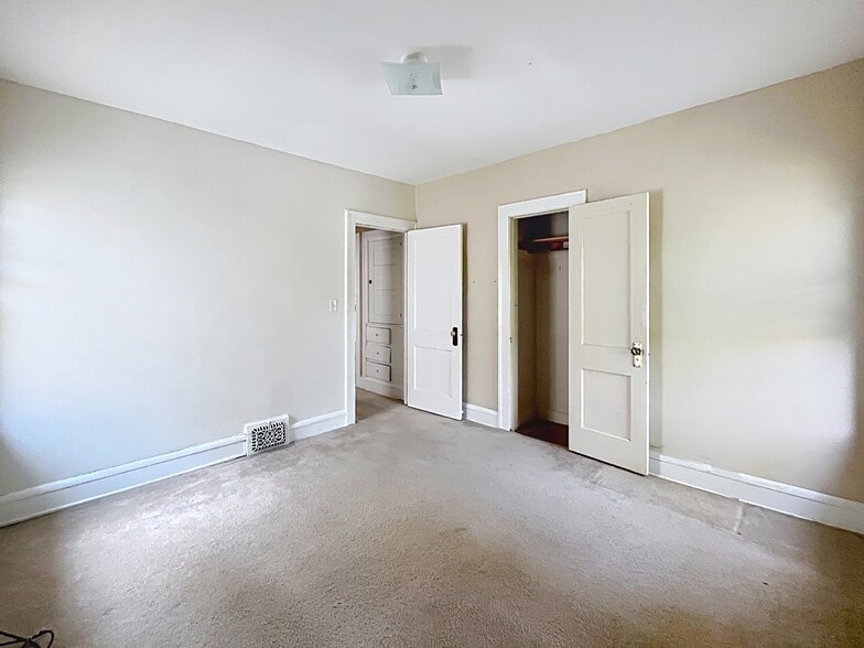 Building Photo - 2683 Hampshire Rd