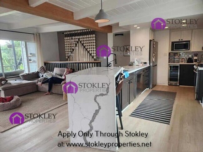 Building Photo - 4311 Fairway Dr