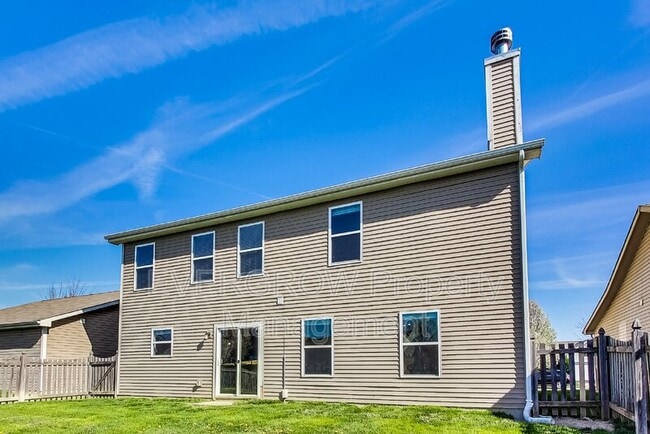 Building Photo - 839 Stonehurst Dr