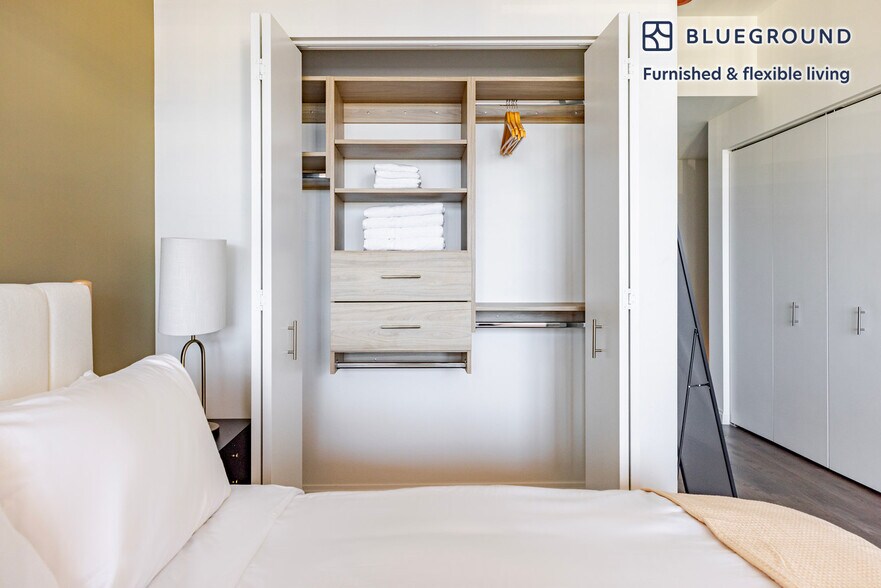 Building Photo - 1000 S Michigan Ave