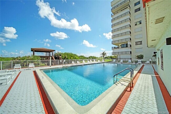 Building Photo - 9490 S Ocean Dr
