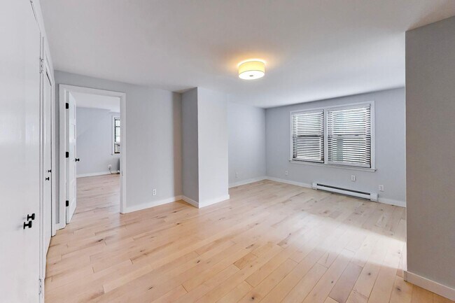 Building Photo - 4219 N Albany Ave