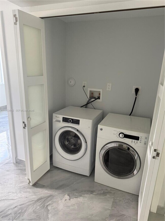 Building Photo - 166 NE 70th St