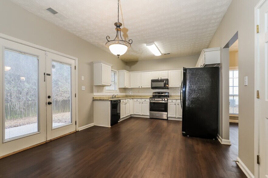 Building Photo - 251 Winthrop Ln