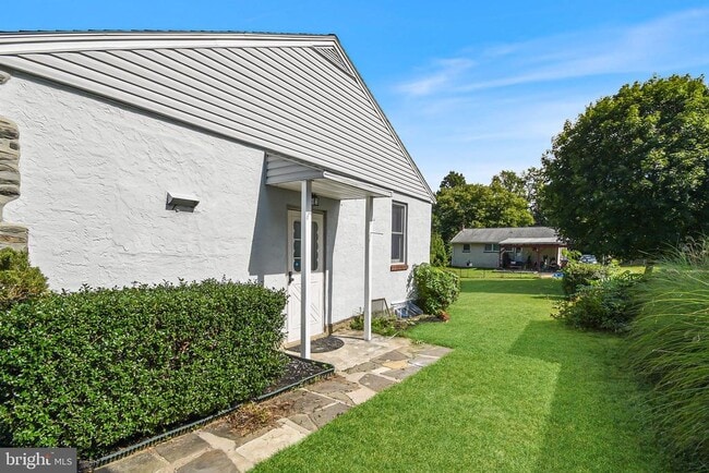 Building Photo - 115 Locust St