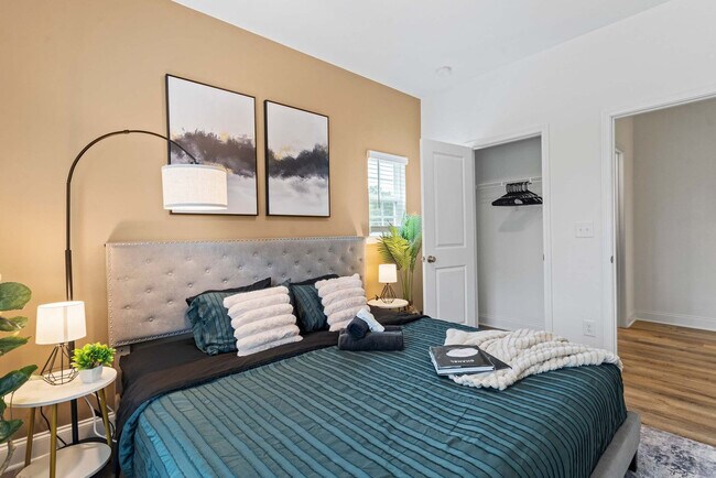 Building Photo - 8021 Brightside Dr