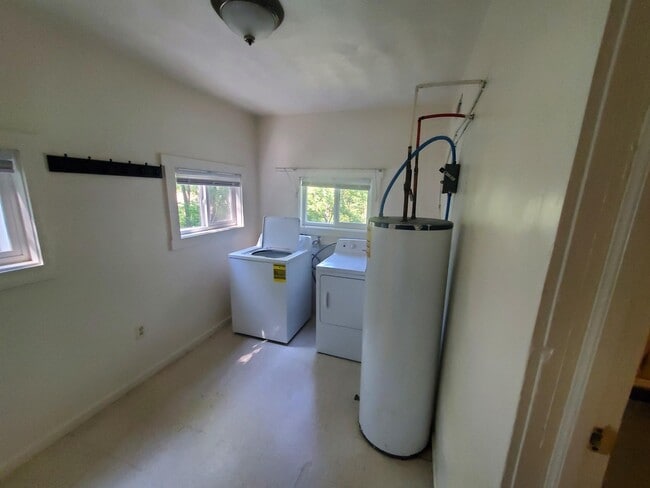 Building Photo - 8342 Plantation Rd