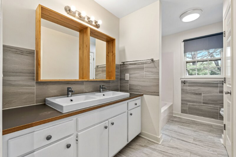 Building Photo - 111 Ticonderoga Dr