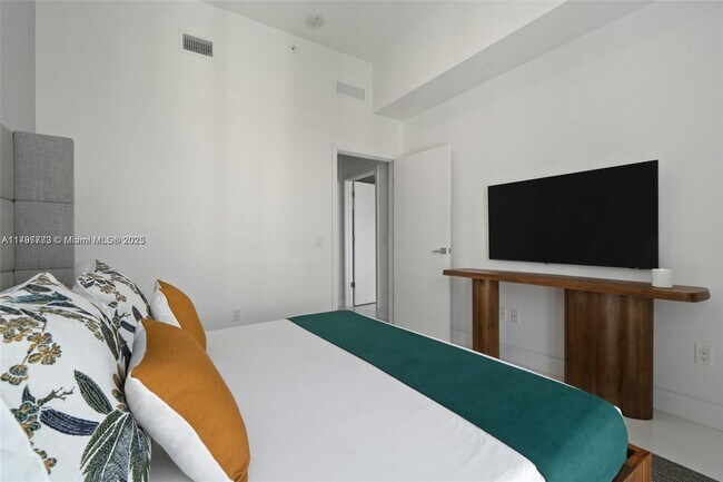 Building Photo - 1080 Brickell Ave