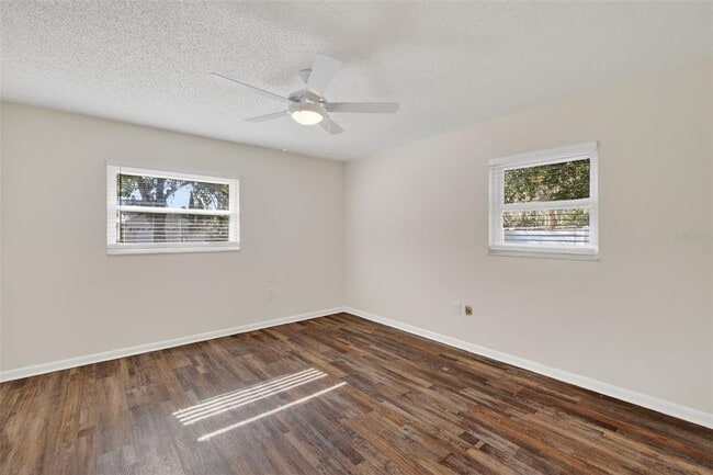 Building Photo - 423 E 10th Ave