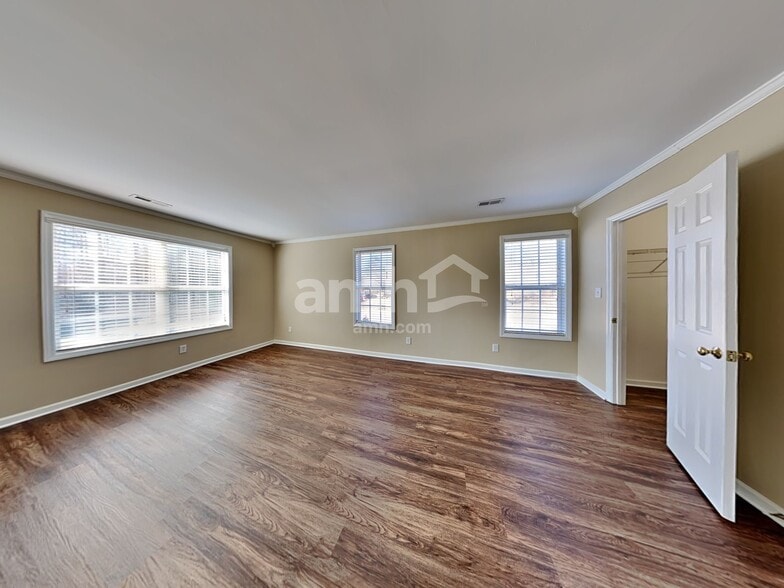 Building Photo - 4319 Armitage Dr