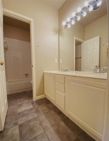 Building Photo - 3224 Heatherbrook Dr