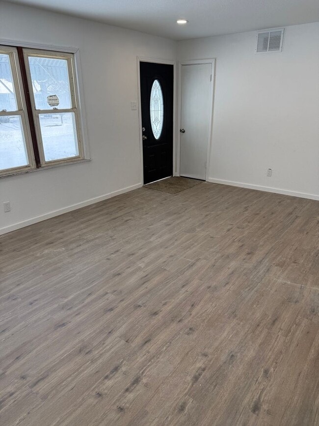 Building Photo - 805 N Atchison St