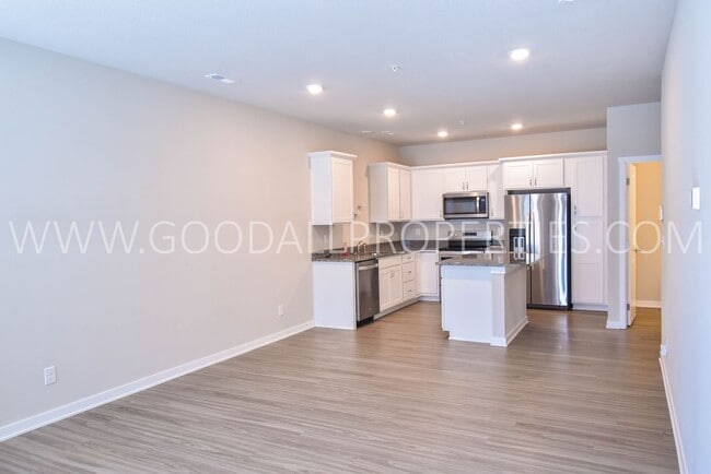 Building Photo - 3 Bedroom 2.5 Bath Townhome in Waukee.