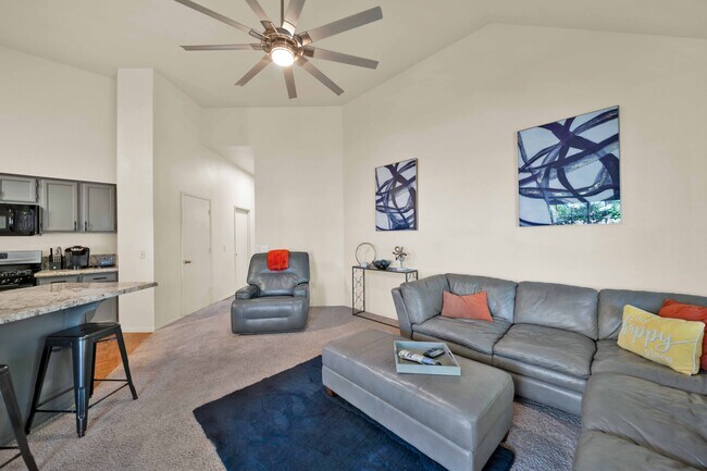 Building Photo - 3622 Canterbury Dr