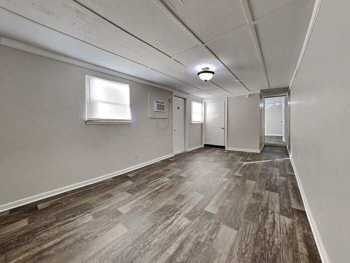 Building Photo - 5916 Ensenada Rd