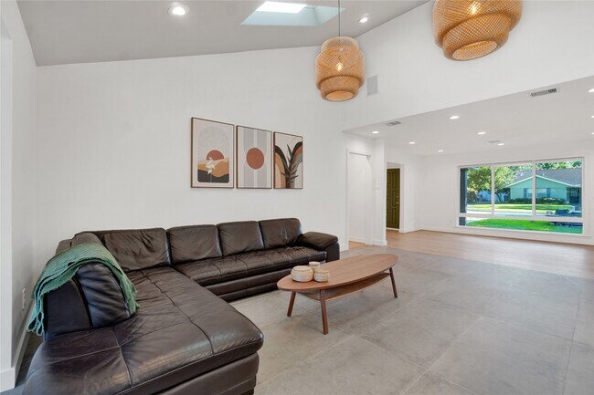 Building Photo - 5226 Kinglet St