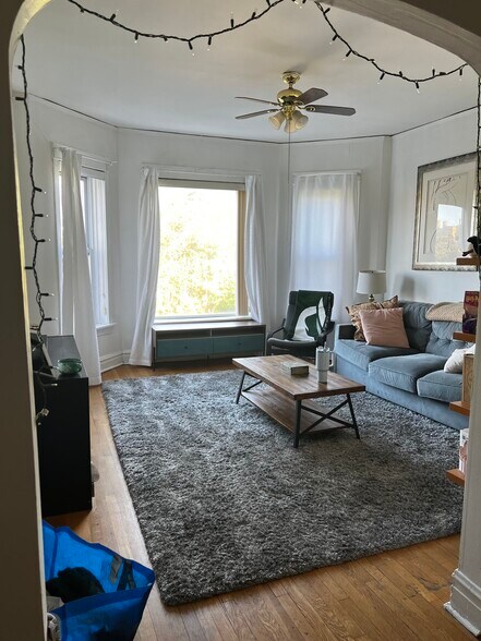 living room - 3704 N Magnolia Ave