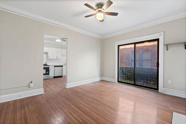 Building Photo - 2773 Hampshire-Unit 8