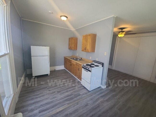 Building Photo - 103 E 2nd St