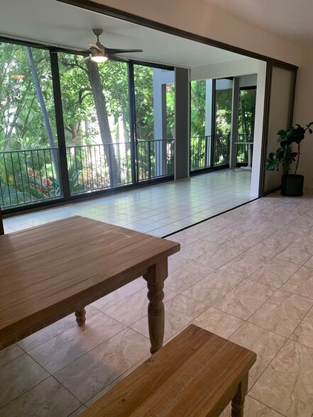 Kitchen Table Nook - 4999 Kahala Ave