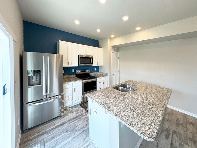 Building Photo - 5975 Mumford Dr.