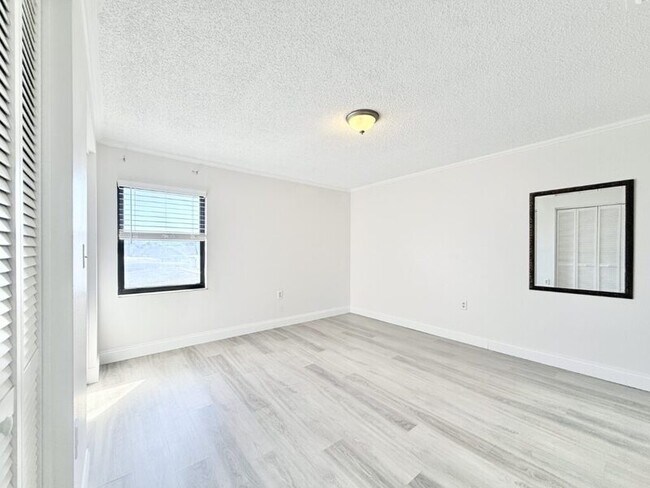 Building Photo - 2131 Ridge Rd