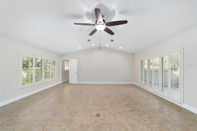 Building Photo - 1536 SE 12th St