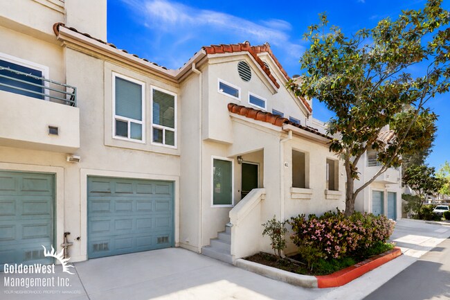Building Photo - Bright and Modern 2Bdm 2Ba Townhome with Private Patio in Scripps Ranch!