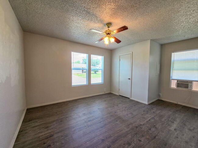Building Photo - Cute 2 bedroom & 1 bath Home in Shawnee!