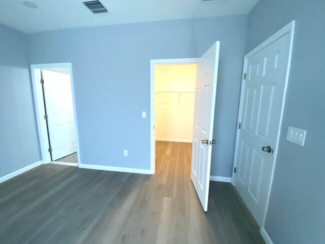 Building Photo - 514 NW 11th Ave