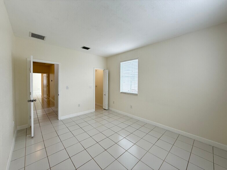 Building Photo - 15131 SW 23rd Ln