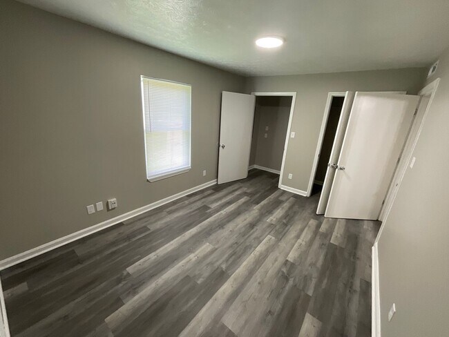 Building Photo - 4 Bed 2 Bath for Rent