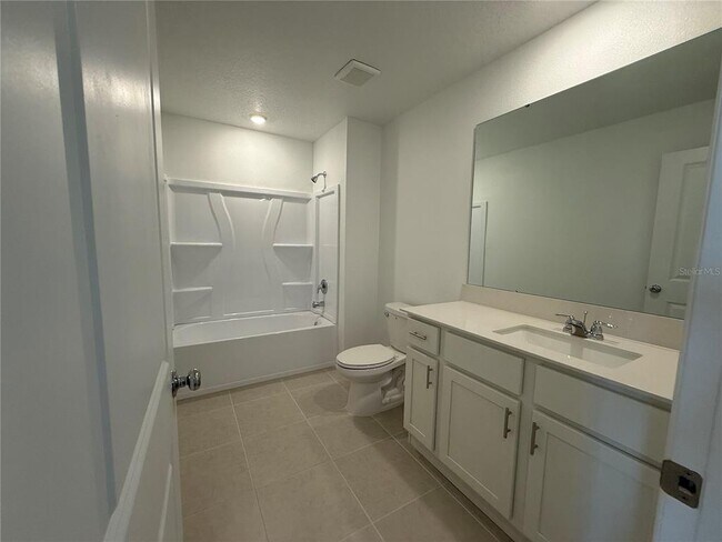 Building Photo - 2528 Absolute Ave