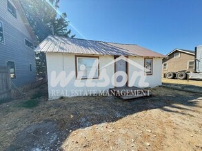 Building Photo - 3-Bedroom 1 - Bathroom Home Near Local Ame...