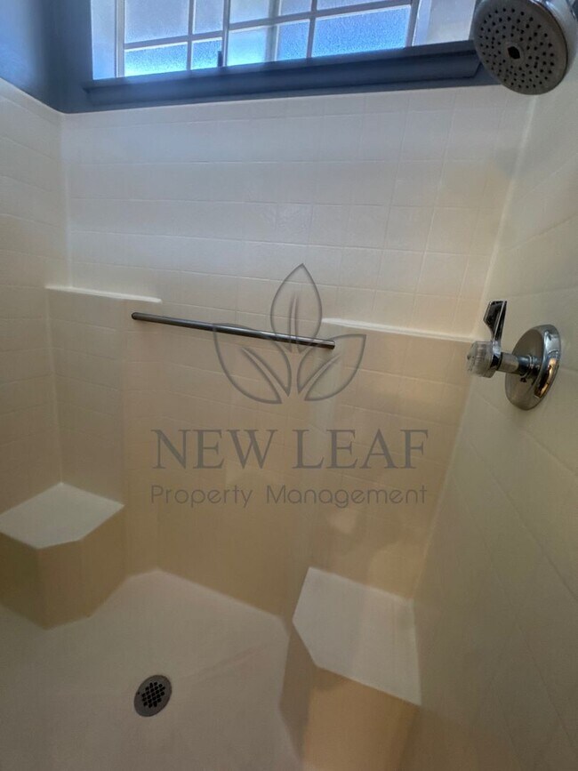 Building Photo - Stunning 2 Bedroom in the Heart of Ontario
