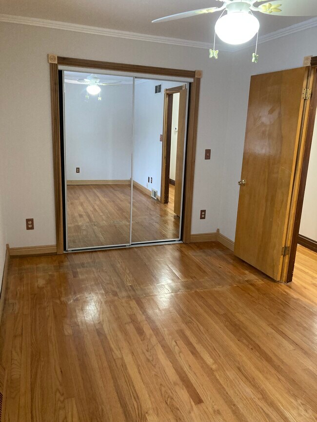 Building Photo - 2401 Bristol Rd