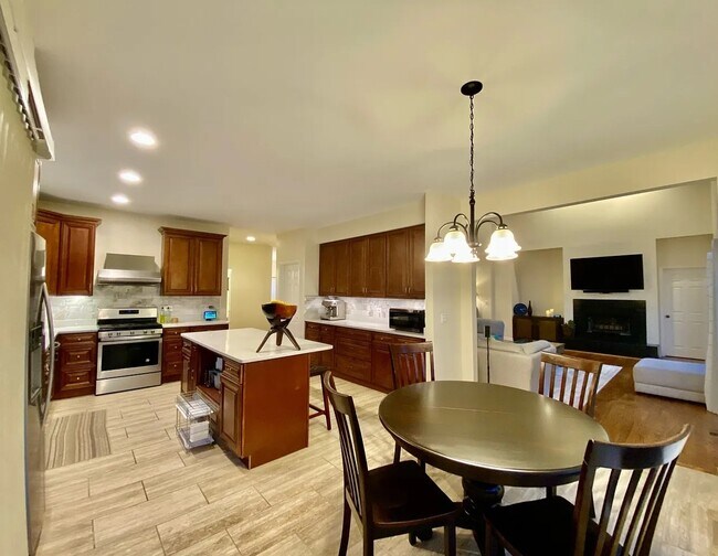 Building Photo - 3220 Indian Creek Dr
