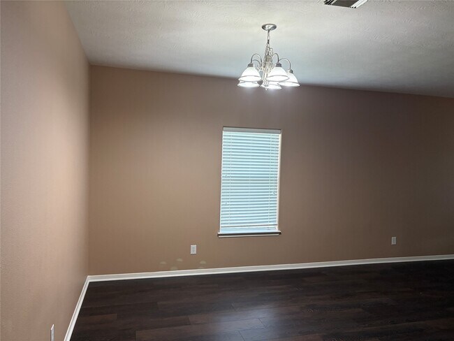 Building Photo - 410 Sunwood Glen Ln