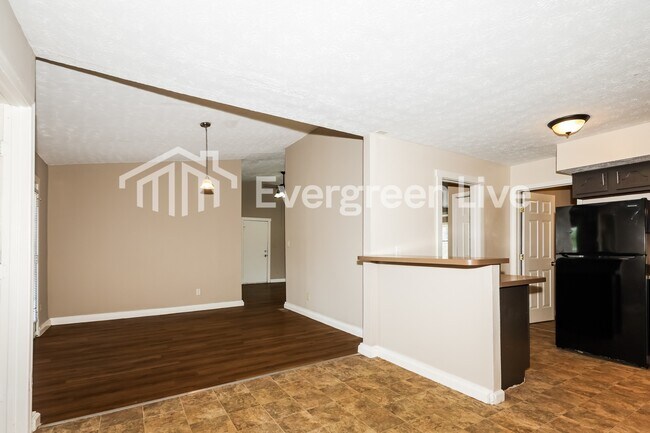 Building Photo - 304 Applegate Rd